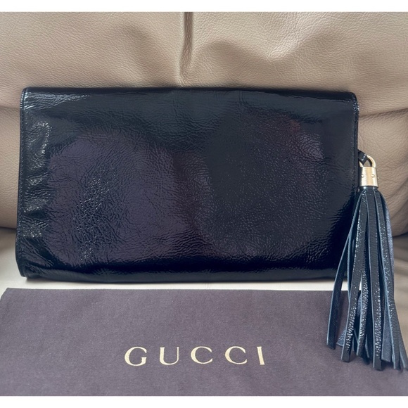 Authentic Gucci Soho Black Patent Leather Tassel Flap Clutch - Picture 2 of 14